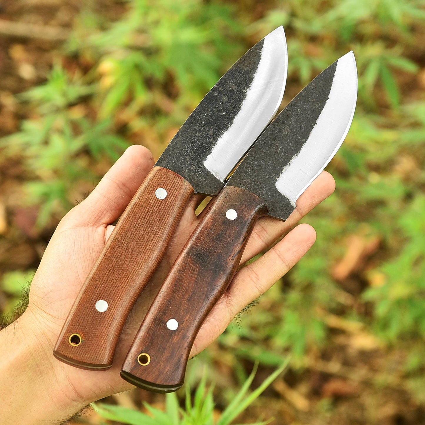 Bushcraft Knife, Hunting Knife, Sharp Blade, Comes with Damascus Leather