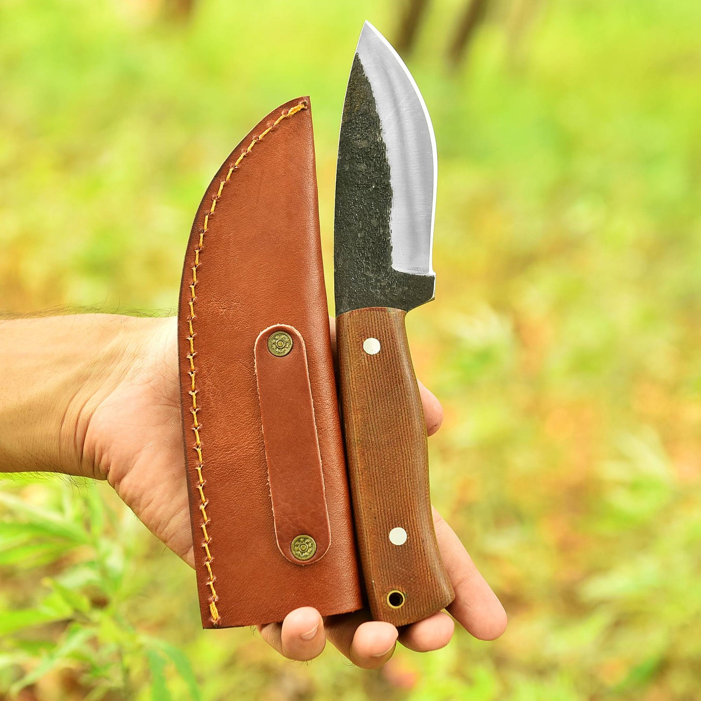 Bushcraft Knife, Hunting Knife, Sharp Blade, Comes with Damascus Leather